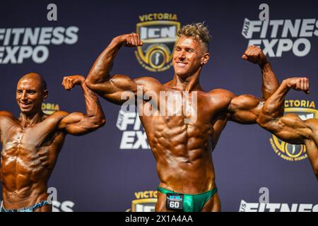 Melbourne, Victoria, Australia. 13 aprile 2024. Il bodybuilder naturale australiano Billy Adamo è visto in azione sul palco dei Campionati Australasian ICN 2024, che si tengono al Melbourne Convention and Exhibition Centre come parte dell'Australian fitness Expo 2024, a Melbourne in Australia. ICN - ''competo Natural'' è un campionato per i bodybuilder competitivi che sono liberi dall'uso di sostanze vietate dalla World Anti-doping Agency. (Credit Image: © Alexander Bogatyrev/SOPA Images via ZUMA Press Wire) SOLO PER USO EDITORIALE! Non per USO commerciale! Foto Stock