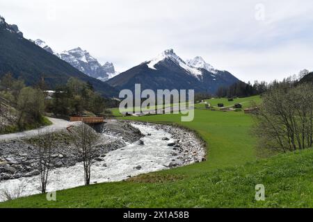 Sentiero escursionistico attraverso e intorno alla valle dello Stubai in Austria Alpes. Splendida vista sulle montagne . Ghiacciaio dello Stubai , regione del Tirolo . Foto Stock