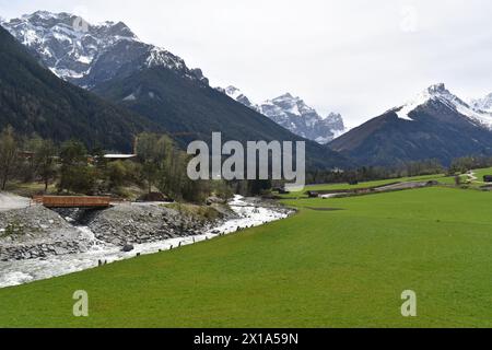 Sentiero escursionistico attraverso e intorno alla valle dello Stubai in Austria Alpes. Splendida vista sulle montagne . Ghiacciaio dello Stubai , regione del Tirolo . Foto Stock