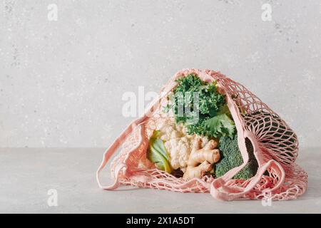 Frutta Verdura in maglia riutilizzabili sacchetto di cotone, plastica libera zero rifiuti Nozione Foto Stock