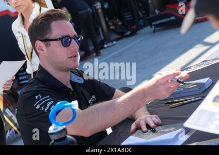 Misano Adriatico, Italia. 14 aprile 2024. Stoffel Vandoorne di DS Penske durante la sessione autografa al Campionato del mondo di Formula e stagione 10 Pit Line. (Foto di Elena Vizzoca/SOPA Images/Sipa USA) credito: SIPA USA/Alamy Live News Foto Stock