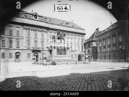 Vienna 1, Piazza Giuseppe, lato nord-ovest (sale del dubbio) con l'imperatore Josef-Denkmal (monumento Josef) in diagonale destra, 1874 - 18740101 PD0034 - Rechteinfo: Rights Managed (RM) Foto Stock