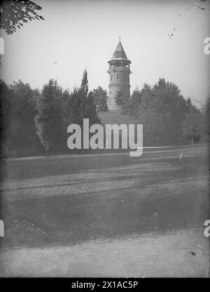 Vienna 18, parco Tuerkenschanzpark (parco Tuerkenschanz), vista su uno stagno su una torre d'acqua, 1890 - 18900101 PD1167 - Rechteinfo: Rights Managed (RM) Foto Stock