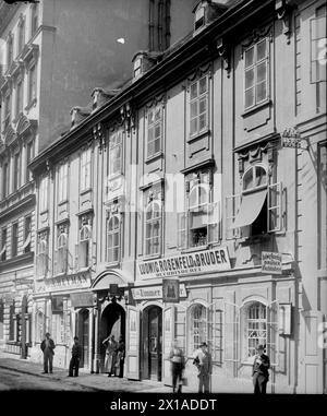 Vienna 8, Piaristengasse (Piaristi Alley) 17, vista generale da destra, 1899 - 18990101 PD0615 - Rechteinfo: Rights Managed (RM) Foto Stock