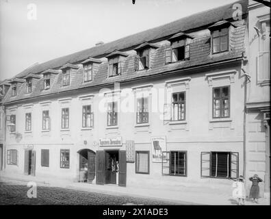 Vienna 14, Nisselgasse (Nissel Alley) 8, vista generale da destra, 1899 - 18990101 PD0624 - Rechteinfo: Rights Managed (RM) Foto Stock