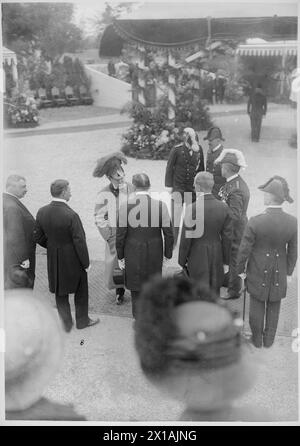 Posa della prima pietra della riqualificazione del ponte Floridsdorf, i membri della commissione edilizia e del comitato di lavoro saranno presentati a Francesco Giuseppe., 28.06.1913 - 19130628 PD0015 - Rechteinfo: Diritti gestiti (RM) Foto Stock