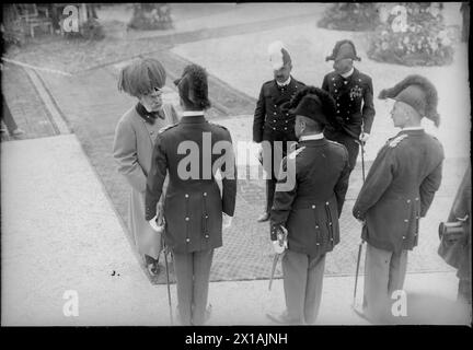 Posa della prima pietra della riqualificazione del ponte Floridsdorf, i membri della commissione edilizia e del comitato di lavoro saranno presentati a Francesco Giuseppe., 28.06.1913 - 19130628 PD0016 - Rechteinfo: Diritti gestiti (RM) Foto Stock