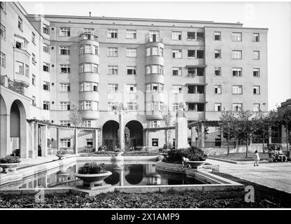 Vienna 5, Reumannhof, vista sul bacino con busto assiale Reumann sull'ala destra, 1926 - 19260101 PD3273 - Rechteinfo: Rights Managed (RM) Foto Stock