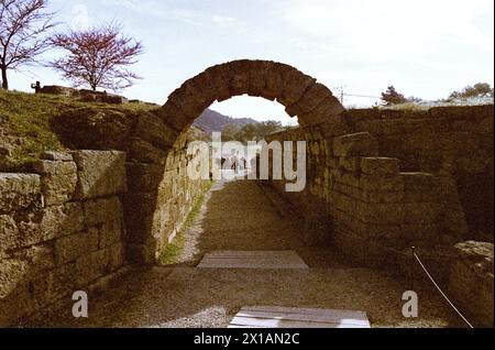 Antica arcata per lo stadio olimpico, Olympia, Grecia. Foto Stock