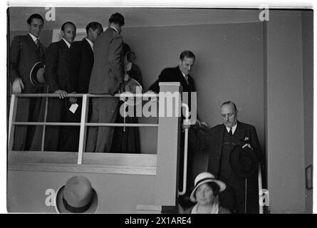 Apertura di un complesso residenziale sperimentale avviato da a Werkbund, presidente federale Miklas e Hermann Neubacher, amministratore delegato di Gesiba, 1932 - 19320101 PD6788 - Rechteinfo: Diritti gestiti (RM) Foto Stock