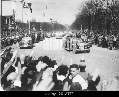 Giorno del grande Impero tedesco a Vienna, Hitler sulla Ringstrasse, 9.4.1938 - 19380409 PD0039 - Rechteinfo: Diritti gestiti (RM) Foto Stock