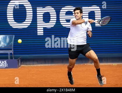 Monaco, Germania. 16 aprile 2024. Tennis: ATP Tour - Monaco, singoli, uomini, 1° round, Garin (Cile) - Koepfer (Germania). Cristian Garin in azione. Crediti: Peter Kneffel/dpa/Alamy Live News Foto Stock