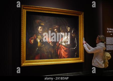 Londra 16 aprile 2024 . "Martirio di Sant'Orsola" del pittore italiano Michelangelo Merisi da Caravaggio durante l'anteprima stampa dell'ultima mostra di Caravaggio alla National Gallery di Londra. L'ultimo Caravaggio è stato prestato dalla Collezione intesa Sanpaolo (gallerie d'Italia - Napoli) e si svolgerà dal 18 aprile al 21 luglio 2024 presso la Galleria Nazionale. Credito: amer ghazzal/Alamy Live News Foto Stock