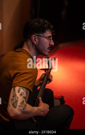 Jabier Kahnwald - Ekhabel - si esibisce dal vivo alla degustazione di caffè dello specialista 'Activando Cafe' presso l'Alfonso Hotel, Saragozza, Spagna Foto Stock