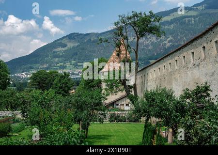 Le antiche mura della città di Glurns in alto Adige Foto Stock