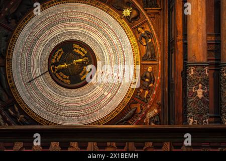 Calendario dell'orologio astronomico del XV secolo nella chiesa di Santa Maria nel centro storico di Rostock, Meclemburgo-Pomerania Occidentale, Germania. Foto Stock