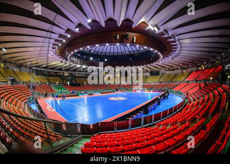 Bangkok, Thailandia. 15 aprile 2024. Vista dello Stadio Huamark al coperto durante il torneo AFC Futsal Asian Cup Thailand 2024 che si è tenuto a Bangkok. Credito: SOPA Images Limited/Alamy Live News Foto Stock