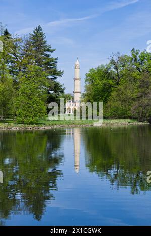 Minareto storico a Lednice, Repubblica Ceca, Europa, torre musulmana nel parco Foto Stock