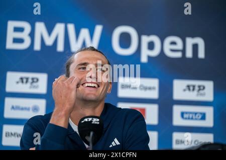 Monaco, Germania. 16 aprile 2024. Tennis: Tour ATP - Monaco, singoli, uomini. Alexander Zverev durante una conferenza stampa. Crediti: Peter Kneffel/dpa/Alamy Live News Foto Stock