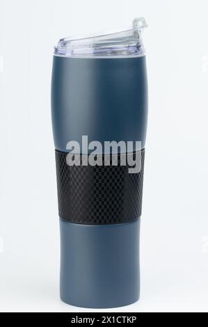 Nuovo pallone in plastica blu per liquidi isolati su sfondo bianco studio Foto Stock
