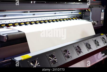 Stampante tessile digitale ibrida. Macchina da stampa a sublimazione di colore. Foto Stock