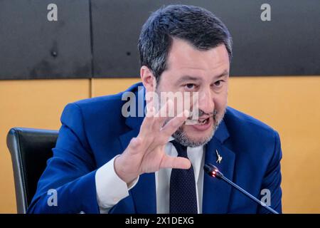 Il Ministro dei trasporti e infrastrutture Matteo Salvini, in occasione della presentazione del progetto "stazioni del territorio", nato con l'obiettivo di trasformare le stazioni dei piccoli centri in spazi multiservizi per i cittadini, sede centrale FS italiane a Roma, Martedì, 16 aprile 2024 (foto Mauro Scrobogna/LaPresse) il Ministro dei trasporti e delle infrastrutture Matteo Salvini, in occasione della presentazione del progetto "stazioni territoriali", nato con l'obiettivo di trasformare le stazioni dei piccoli centri urbani in spazi multiservizi per i cittadini, sede FS italiane a Roma Foto Stock