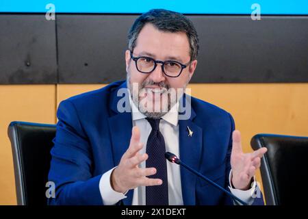 Il Ministro dei trasporti e infrastrutture Matteo Salvini, in occasione della presentazione del progetto "stazioni del territorio", nato con l'obiettivo di trasformare le stazioni dei piccoli centri in spazi multiservizi per i cittadini, sede centrale FS italiane a Roma, Martedì, 16 aprile 2024 (foto Mauro Scrobogna/LaPresse) il Ministro dei trasporti e delle infrastrutture Matteo Salvini, in occasione della presentazione del progetto "stazioni territoriali", nato con l'obiettivo di trasformare le stazioni dei piccoli centri urbani in spazi multiservizi per i cittadini, sede FS italiane a Roma Foto Stock