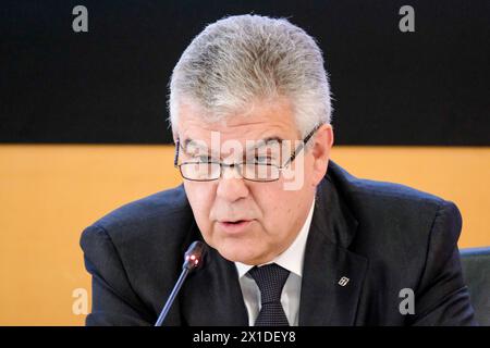 Luigi Ferraris, Amministratore delegato del gruppo FS italiane, in occasione della presentazione del progetto "stazioni del territorio", nato con l'obiettivo di trasformare le stazioni dei piccoli centri in spazi multiservizi per i cittadini, sede centrale FS italiane a Roma, Martedì, 16 aprile 2024 (foto Mauro Scrobogna/LaPresse) Luigi Ferraris, CEO del gruppo FS italiane, in occasione della presentazione del progetto "stazioni territoriali", nato con l'obiettivo di trasformare le stazioni dei piccoli centri urbani in spazi multiservizi per i cittadini, sede FS italiane a Roma, martedì, Foto Stock