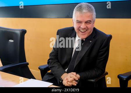 Luigi Ferraris, Amministratore delegato del gruppo FS italiane, in occasione della presentazione del progetto "stazioni del territorio", nato con l'obiettivo di trasformare le stazioni dei piccoli centri in spazi multiservizi per i cittadini, sede centrale FS italiane a Roma, Martedì, 16 aprile 2024 (foto Mauro Scrobogna/LaPresse) Luigi Ferraris, CEO del gruppo FS italiane, in occasione della presentazione del progetto "stazioni territoriali", nato con l'obiettivo di trasformare le stazioni dei piccoli centri urbani in spazi multiservizi per i cittadini, sede FS italiane a Roma, martedì, Foto Stock