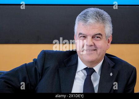 Luigi Ferraris, Amministratore delegato del gruppo FS italiane, in occasione della presentazione del progetto "stazioni del territorio", nato con l'obiettivo di trasformare le stazioni dei piccoli centri in spazi multiservizi per i cittadini, sede centrale FS italiane a Roma, Martedì, 16 aprile 2024 (foto Mauro Scrobogna/LaPresse) Luigi Ferraris, CEO del gruppo FS italiane, in occasione della presentazione del progetto "stazioni territoriali", nato con l'obiettivo di trasformare le stazioni dei piccoli centri urbani in spazi multiservizi per i cittadini, sede FS italiane a Roma, martedì, Foto Stock