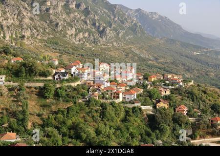 Vista sulla città vecchia di Kruja, Albania. Foto Stock