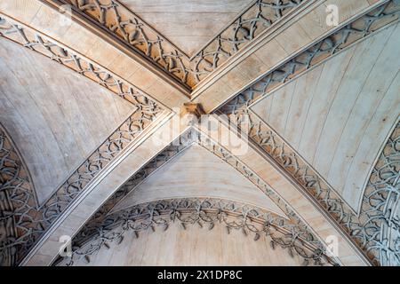 Gli interni presentano soffitti ad arco moresco. Palazzo Nazionale pena (Palacio Nacional da pena), Sintra, quartiere di Lisbona, Portogallo. Foto Stock