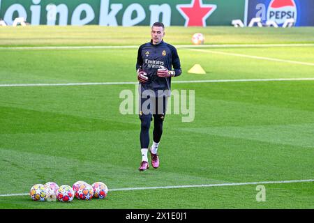 Andriy Lunin del Real Madrid durante la sessione di allenamento del Real Madrid Champions League all'Etihad Stadium, Manchester, Regno Unito, 16 aprile 2024 (foto di Cody Froggatt/News Images) Foto Stock