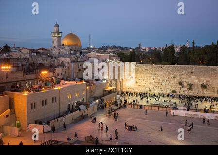 Muro occidentale di Gerusalemme al tramonto. Foto Stock