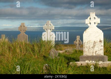 Cimitero sull'isola di Inisheer nelle isole Aran sulla Wild Atlantic Way a Galway in Irlanda in Europa Foto Stock