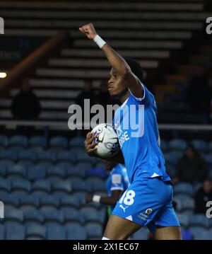 Peterborough, Regno Unito. 16 aprile 2024. Malik Mothersille (PU) celebra il primo gol posh (1-1) nella partita Peterborough United contro Fleetwood Town EFL League One, al Weston Homes Stadium di Peterborough, Cambridgeshire, il 16 aprile 2024. Crediti: Paul Marriott/Alamy Live News Foto Stock