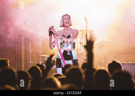 Copenaghen, Danimarca. 9 aprile 2024. La cantante pop norvegese Dagny esegue un concerto dal vivo al VEGA di Copenaghen. (Foto: Gonzales Photo - Peter Troest). Foto Stock