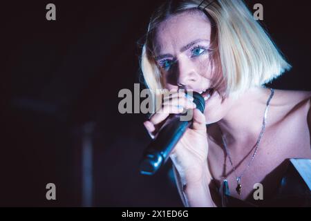 Copenaghen, Danimarca. 9 aprile 2024. La cantante pop norvegese Dagny esegue un concerto dal vivo al VEGA di Copenaghen. (Foto: Gonzales Photo - Peter Troest). Foto Stock