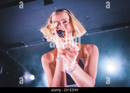 Copenaghen, Danimarca. 9 aprile 2024. La cantante pop norvegese Dagny esegue un concerto dal vivo al VEGA di Copenaghen. (Foto: Gonzales Photo - Peter Troest). Foto Stock