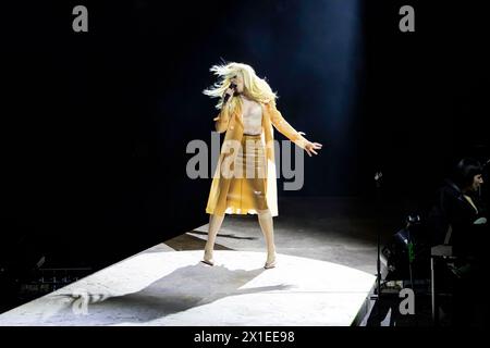 Manchester, Inghilterra, 11 aprile 2024. Paloma Faith fa notizia della Bridgewater Hall di Manchester per promuovere il suo nuovo album The Glorification of Sadness. Foto Stock