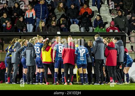 Amsterdam, Paesi Bassi. 16 aprile 2024. Amsterdam - giocatori del Feyenoord V1 durante la partita tra Ajax V1 e Feyenoord V1 a De Toekomst il 16 aprile 2024 ad Amsterdam, Paesi Bassi. Credito: Foto Box to Box/Alamy Live News Foto Stock