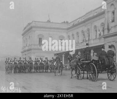 RE D'ITALIA E IL PRESIDENTE Wilson lasciano la stazione all'arrivo di quest'ultimo a Roma. Roma, Italia ca. Gennaio 1919 Foto Stock