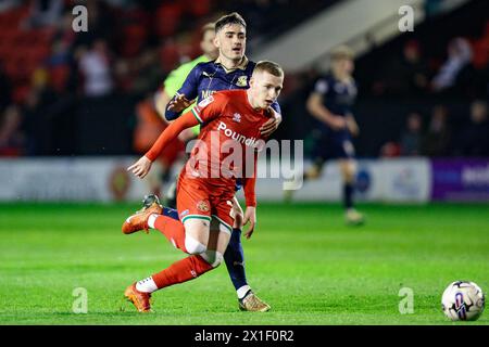 Walsall, Regno Unito. 16 aprile 2024. Ross Tierney di Walsall in azione di attacco durante la partita EFL Sky Bet League 2 tra Walsall e Swindon Town al Poundland Bescot Stadium, Walsall, Inghilterra, il 16 aprile 2024. Foto di Stuart Leggett. Solo per uso editoriale, licenza richiesta per uso commerciale. Non utilizzare in scommesse, giochi o pubblicazioni di singoli club/campionato/giocatori. Crediti: UK Sports Pics Ltd/Alamy Live News Foto Stock