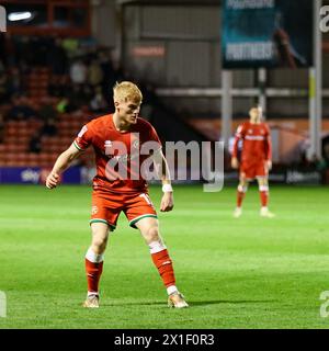 Walsall, Regno Unito. 16 aprile 2024. Joe Foulkes di Walsall durante la partita EFL Sky Bet League 2 tra Walsall e Swindon Town al Poundland Bescot Stadium di Walsall, Inghilterra, il 16 aprile 2024. Foto di Stuart Leggett. Solo per uso editoriale, licenza richiesta per uso commerciale. Non utilizzare in scommesse, giochi o pubblicazioni di singoli club/campionato/giocatori. Crediti: UK Sports Pics Ltd/Alamy Live News Foto Stock