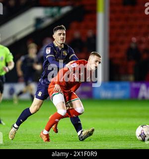 Walsall, Regno Unito. 16 aprile 2024. Ross Tierney di Walsall in azione di attacco durante la partita EFL Sky Bet League 2 tra Walsall e Swindon Town al Poundland Bescot Stadium, Walsall, Inghilterra, il 16 aprile 2024. Foto di Stuart Leggett. Solo per uso editoriale, licenza richiesta per uso commerciale. Non utilizzare in scommesse, giochi o pubblicazioni di singoli club/campionato/giocatori. Crediti: UK Sports Pics Ltd/Alamy Live News Foto Stock