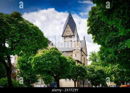 La chiesa neo-romanica romanica di San Nicholas nel quartiere suelz di colonia Foto Stock