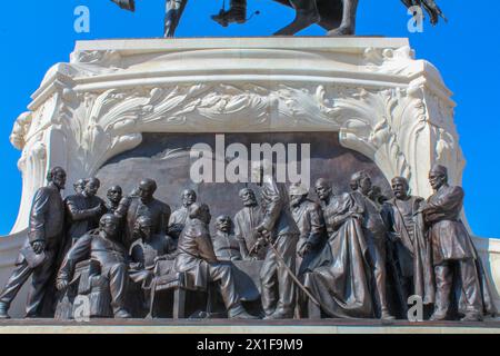 Budapest Ungheria statua equestre di Gyula Andrassy in piazza Lajos Kossuth di fronte al Parlamento ungherese a Budapest Ungheria Foto Stock