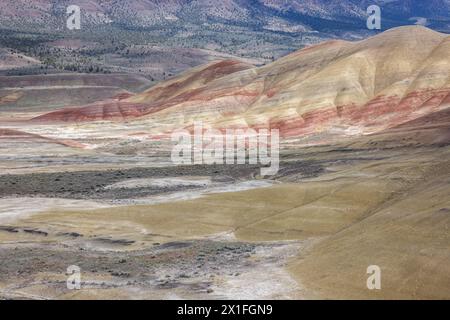 Splendido e colorato paesaggio delle Painted Hills nell'Oregon orientale, vicino a John Day. Foto Stock