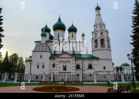 La Chiesa di Ilya o Elia il Profeta in piazza Sovetskaya nel centro della città di Yaroslavl, anello d'Oro della Russia al tramonto Foto Stock