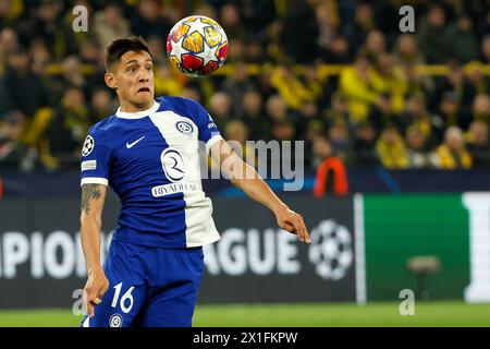 Dortmund, Germania. 16 aprile 2024. Nahuel Molina dell'Atletico de Madrid partecipa ai quarti di finale di UEFA Champions League 2a gamba partita di calcio tra Borussia Dortmund e Atletico de Madrid, a Dortmund, Germania, 16 aprile 2024. Crediti: Joachim Bywaletz/Xinhua/Alamy Live News Foto Stock